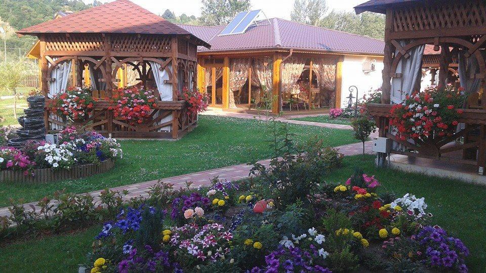 Pensiunea Cabana Soimul Comanesti  Exterior photo